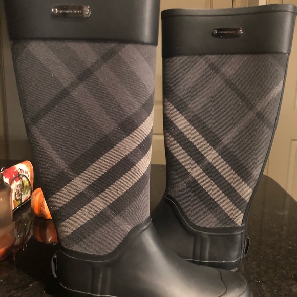Burberry rain boots - Picture 2 of 5